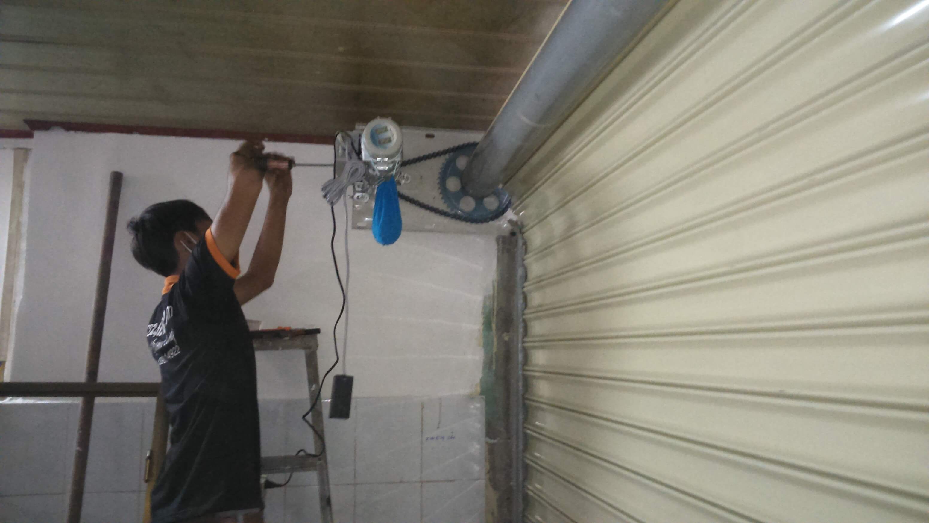 Thợ sửa chữa cửa cuốn tại Quận 7
